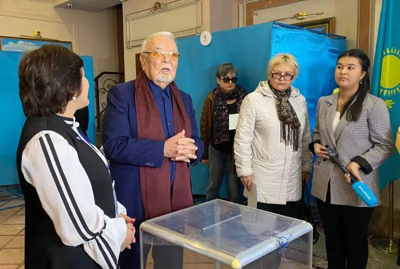 Асанали Ашимов, Макпал Жунусова, Назым Кызайбай - кто из известных личностей проголосовал на выборах