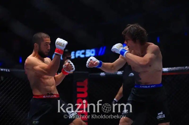 Казахстанец Али Кабдулла «задушил» соперника на турнире Eagle FC 50