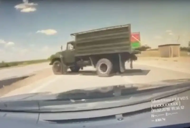 Водитель авто погиб после столкновения с грузовиком на трассе в Жамбылской области