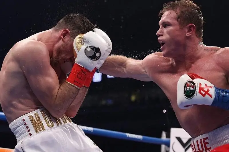 ساۋل الۆارەس ەكىنشى ورتا سالماقتا WBC جانە WBA تيتۋلىن جەڭىپ الدى