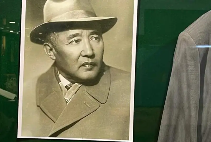 Личные вещи Мухтара Ауэзова впервые показали в Семее