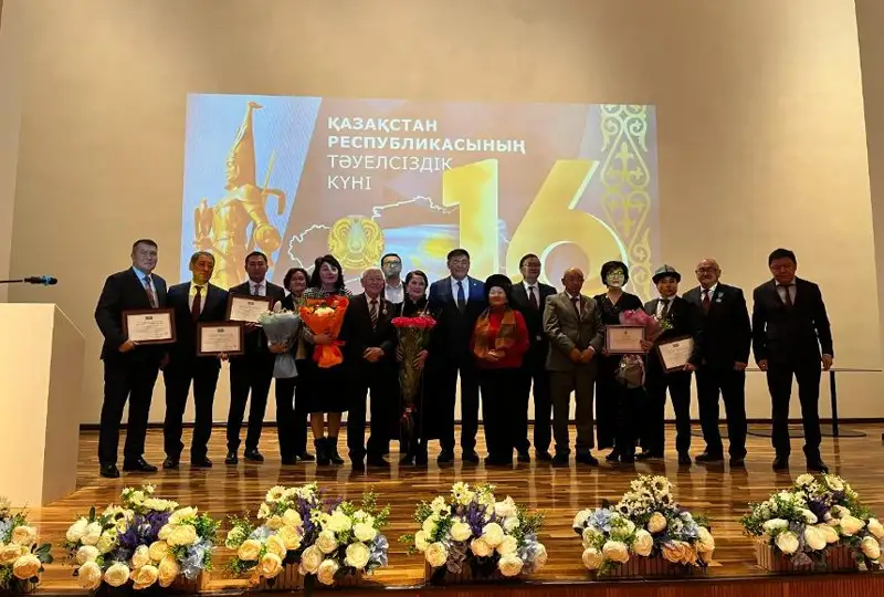 Ряд деятелей Кыргызстана награждены государственными наградами Президента РК