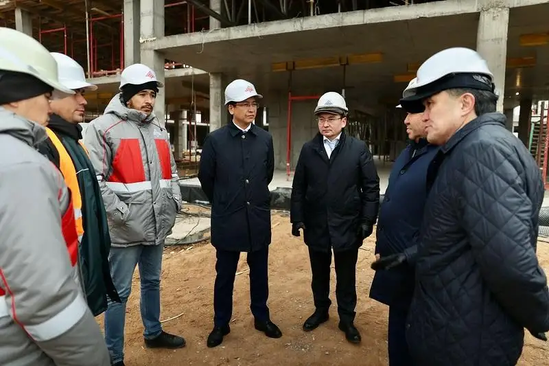 Асхат Аймагамбетов ознакомился с ходом строительства школ в Акмолинской области и Астане