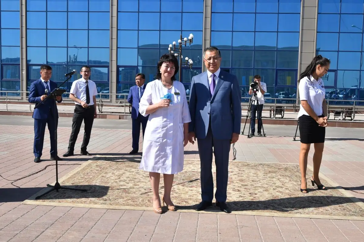 ОҚО медицина қызметкерлеріне 29 автокөліктің кілті тапсырылды