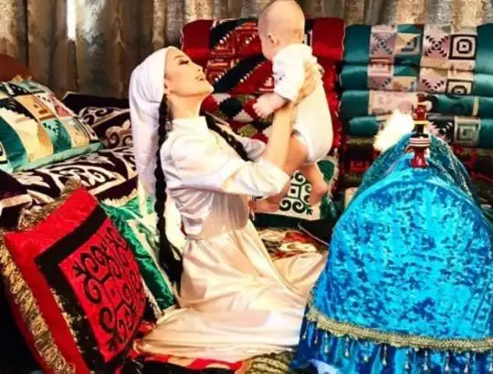 بالاسىن جارىتپايتىن جاس انالارعا ارنالعان جىر