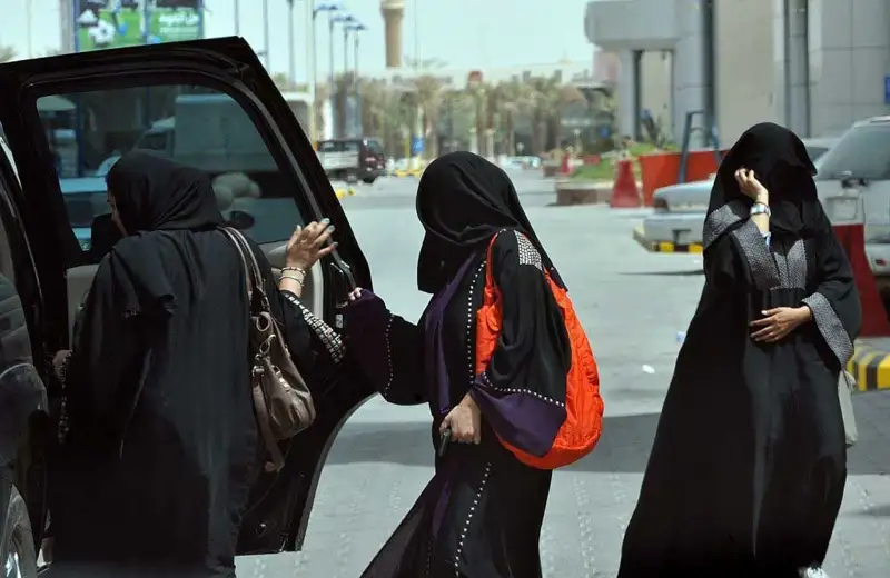 «ناعىز ەرتەگى»: دۋبايدا جۇمىس ىستەگەن قىز اراب ايەلدەرىنىڭ ءومىرى جايلى ايتىپ بەردى