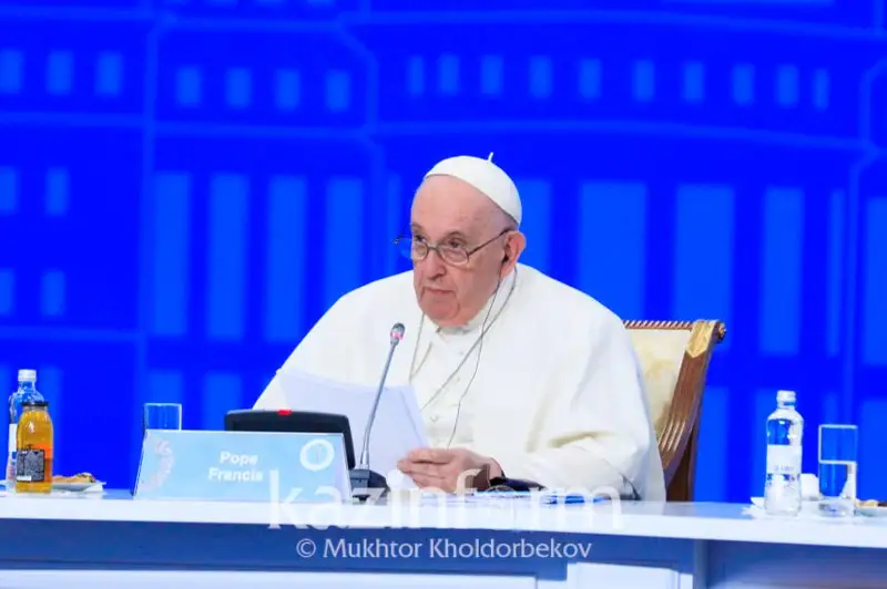 Папа Римский поделился мыслями о казахстанском флаге