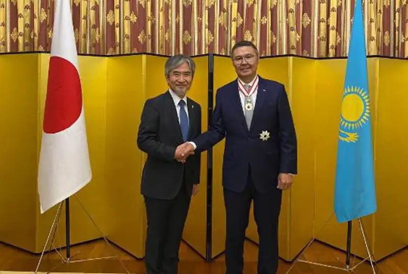 Орден Восходящего солнца вручили послу Казахстана