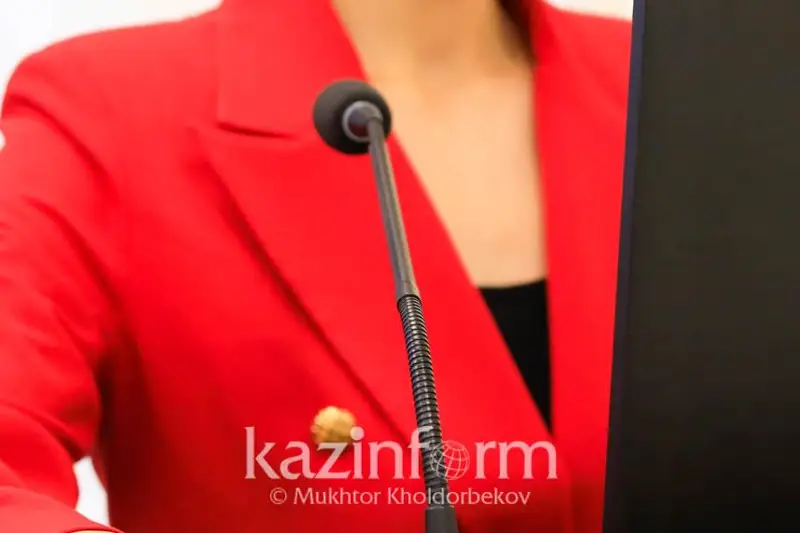 Кандидат в Президенты РК Салтанат Турсынбекова посетила Центр для животных в Астане