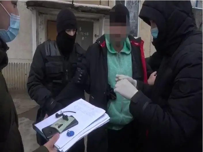 БҚО тұрғыны аса ірі көлемдегі есірткімен қолға түсті