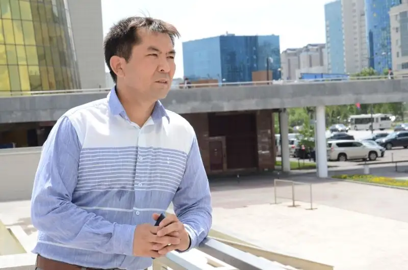 ىرىسبەك دابەي، جازۋشى: قازاقستاندا جازۋشىلىقپەن كۇن كورۋ قازىرشە مۇمكىن ەمەس