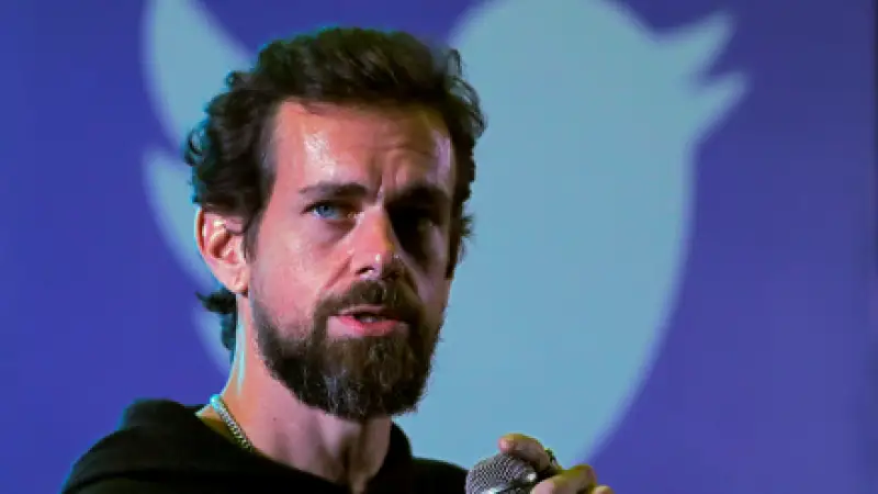 تۆيتتەر نەگىزىن قالاۋشى كوروناۆيرۋسپەن كۇرەسكە ءبىر ميلليارد دوللار اۋداردى