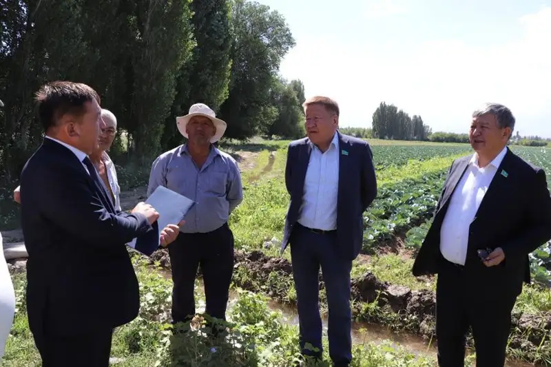 Сенаторы ознакомились с деятельностью соцобъектов в Жамбылской области