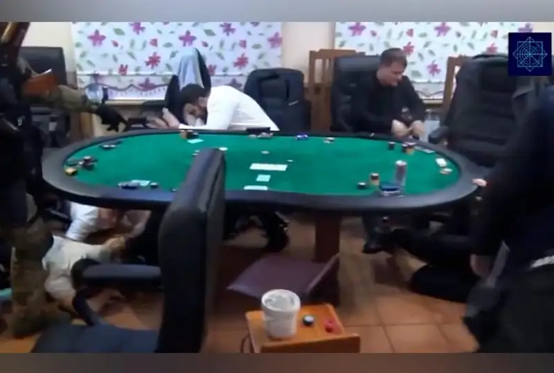 Незаконный покерный клуб выявили в Караганде