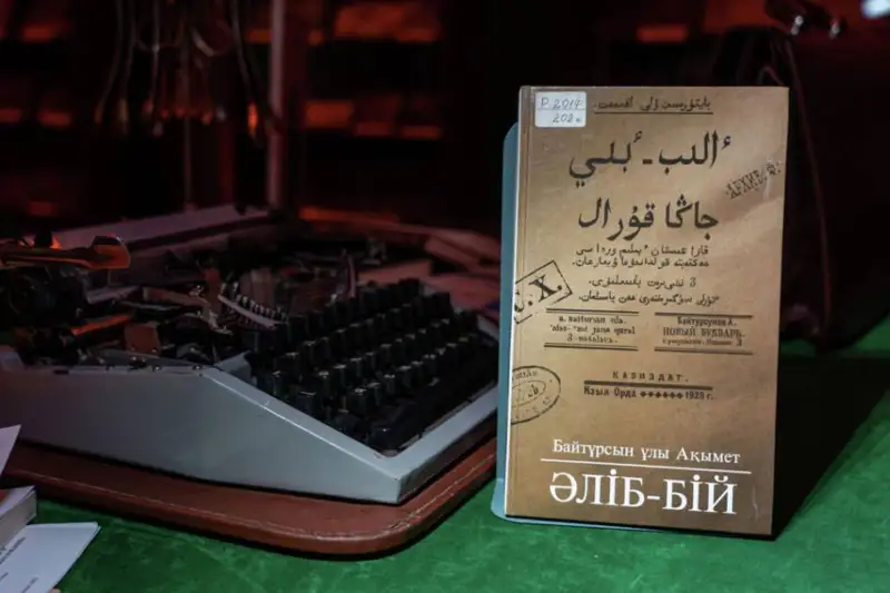 بايتۇرسىن ۇلىنا بەت بۇرماساق، ءتىلدىڭ تۇبىنە ءوزىمىز جەتەمىز