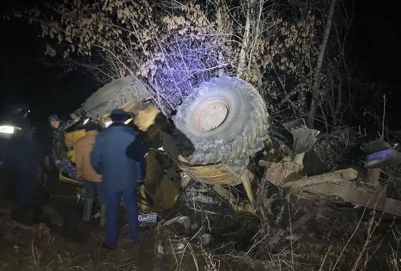 Jetisý oblysynda traktor aýdarylyp, bir adam kóz jumdy
