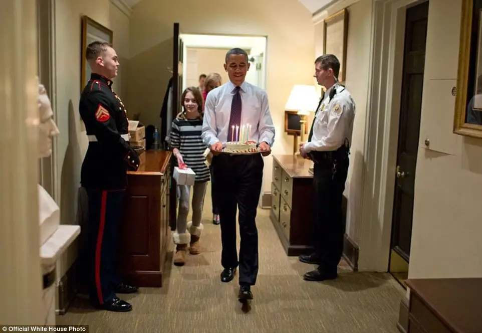 3A3F902900000578-3926100-President_Barack_Obama_joined_by_Chief_of_Staff_Denis_McDonough_-a-2_1478871703007