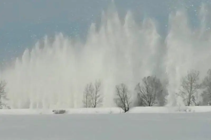 Взрывать лед на реках начали в ВКО