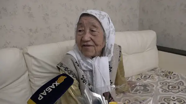 اتامەكەن تۋعان جەرىنە 106 جاستاعى كەيۋانا 90 جىلدان كەيىن ورالدى