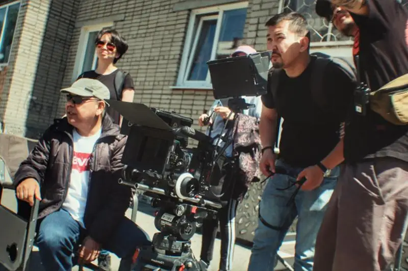 وسكەمەندە مۇقاعالي ماقاتايەۆ تۋرالى كوركەم فيلم ءتۇسىرىلىپ جاتىر