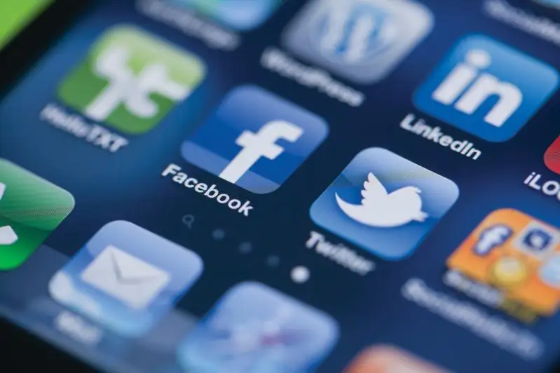 Reseıde Facebook pen Twitter áleýmettik jelileri buǵattaldy