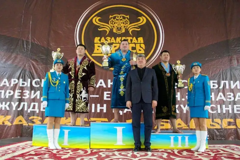 Áskerı qyzmetshiler arasynda qazaq kúresinen «Ásker barysy» týrnıri ótti