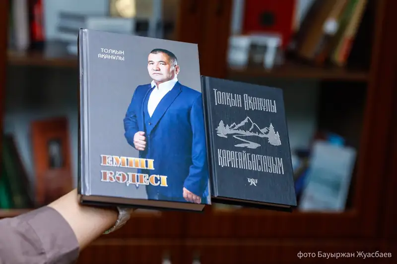 قانداسىمىز «قاراعايباستاۋىم» اتتى جىرلارىن وقىرماندارىنا تارتۋ ەتتى