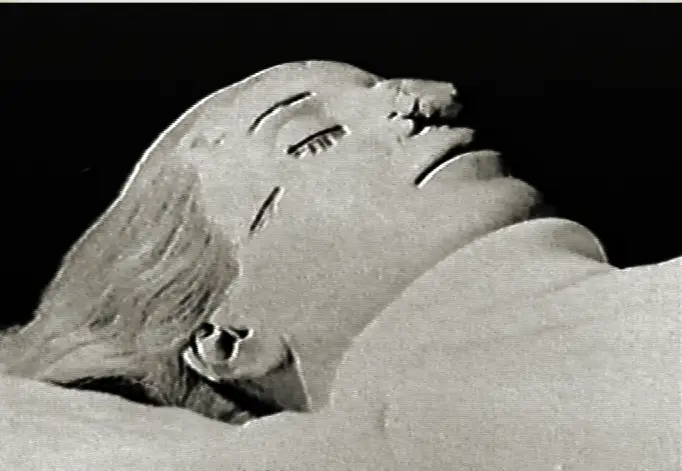 Позже её тело уже в очень плохом состоянии было возвращено её бывшему мужу, который выставил её напоказ в собственном доме.