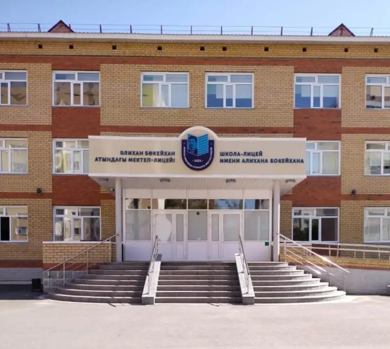 Pavlodarda qazaqsha bilim beretin alǵashqy mektep-lıtseı boı kóterdi