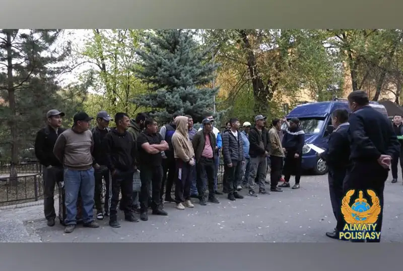 Нелегально проживавших в Алматы мигрантов выдворили из страны