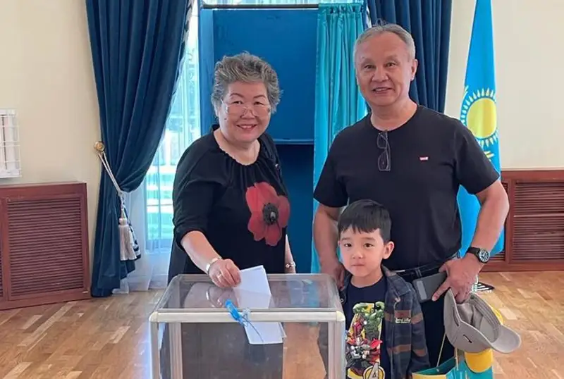 Казахстанцы начали голосовать в Бишкеке