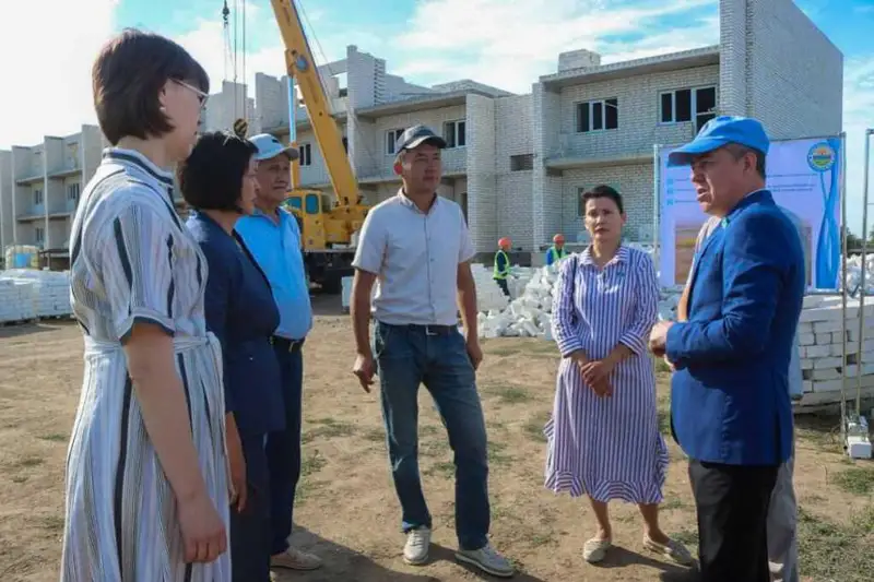 Сенаторы обсудили проблемы жителей Каратобинского и Чингирлауского районов ЗКО