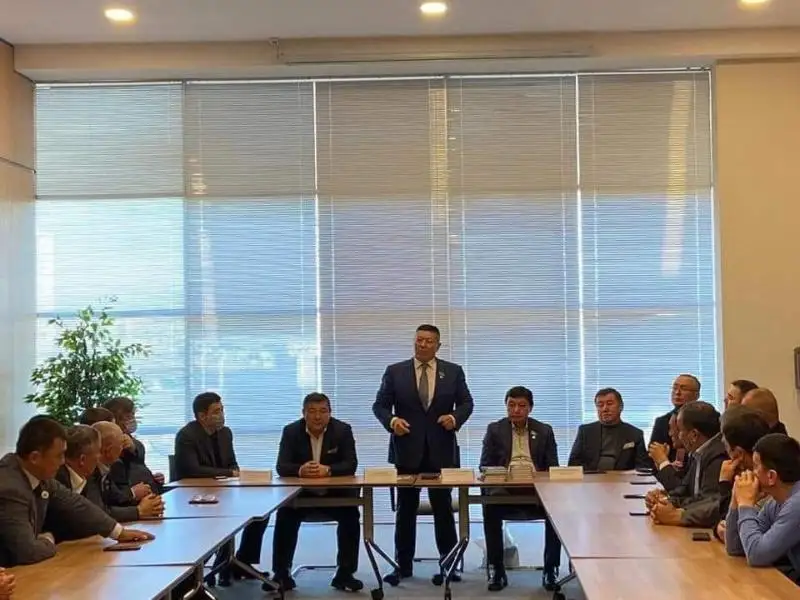 Baqytbek Smaǵul túrkistandyqtarmen kezdesý ótkizdi