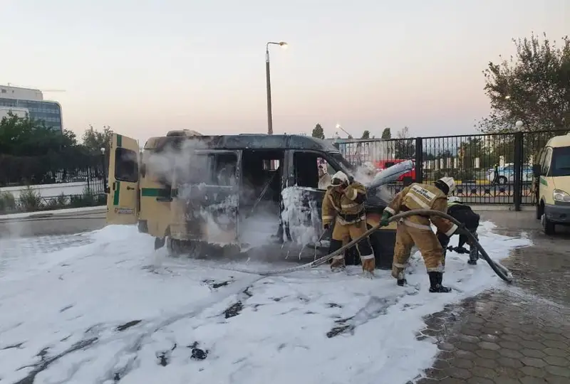 Инкассаторский автомобиль загорелся в Актау