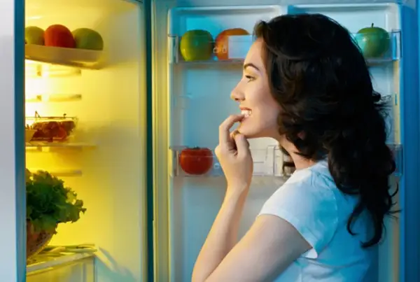 دارىگەرلەر تۇندە قانداي تاعامداردى تۇتىنباعان ءجون ەكەنىن ايتتى