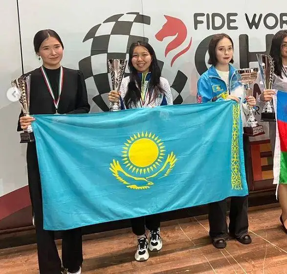 Qazaqstandyq shahmatshy qyzdar álem chempıonatynda júldeger boldy