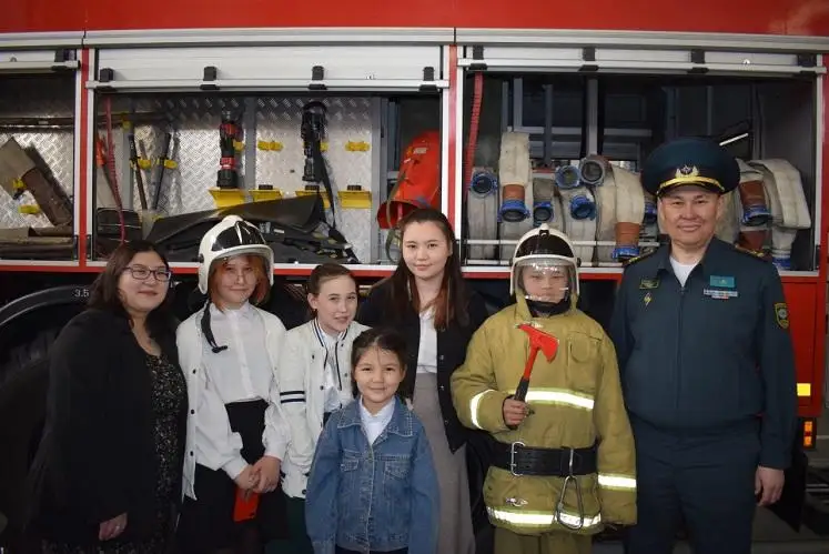 Кокшетауские школьники испытали на себе трудности профессии спасателя