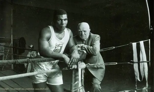 Майктың бағын ашқан Кас атты жаттықтырушы осы