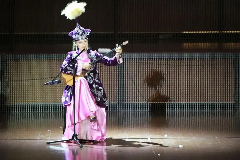 كوپبالالى انا ولگا ساعىندىقوۆا: قازاقتىڭ دومبىراسى ءومىرىمدى كۇرت وزگەرتتى