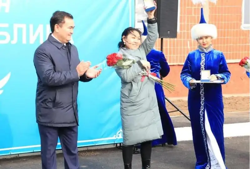 Qaraǵandy oblysynda merekege oraı mádenıet jáne óner salasynyń 40 qyzmetkeri baspanaly boldy