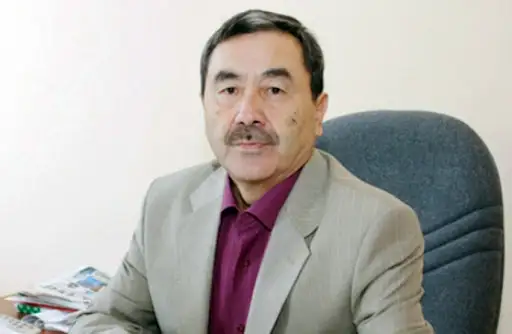 قالامگەر جۇماباي شاشتاي ۇلىنىڭ « قىزىل قار» رومانى جارىققا شىقتى