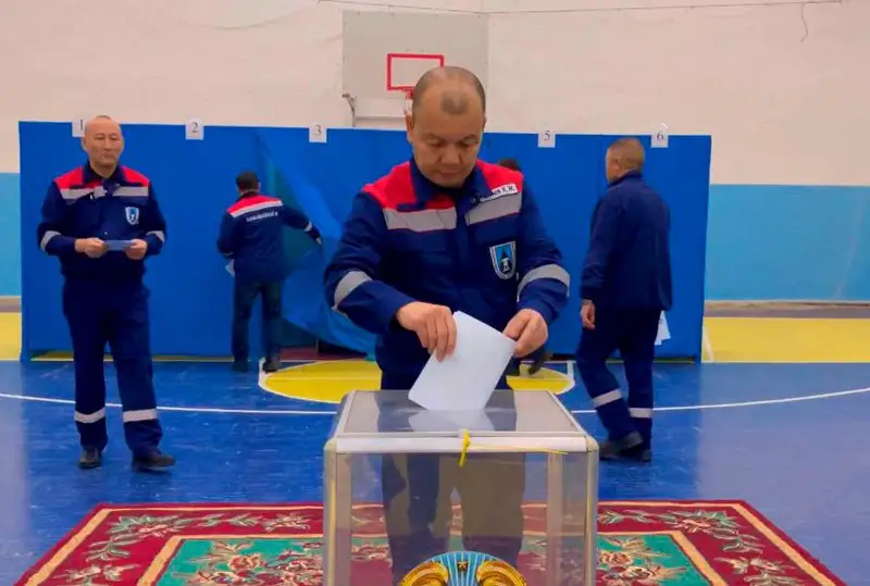 Prezıdentti saılaý arqyly bolashaǵymyzdy aıqyndaımyz: Munaıshylar daýys berdi