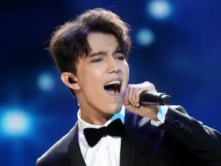 ديماش قۇدايبەرگەن اقتوبەدەگى «التىن ادام» تابىلعان اۋىلدا بەينەبايان تۇسىرمەك