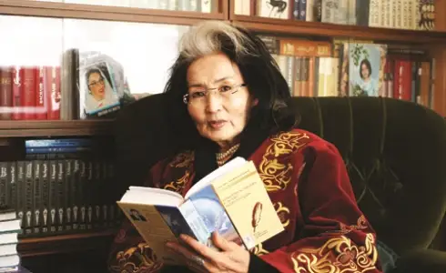 مارفۋعا ايتقوجينا، اقىن:  اكەمنىڭ ەلگە كەلگەندە ءبىر ۋىس توپىراقتى قولىنا الىپ، سولقىلداپ جىلاعانى ەسىمدە