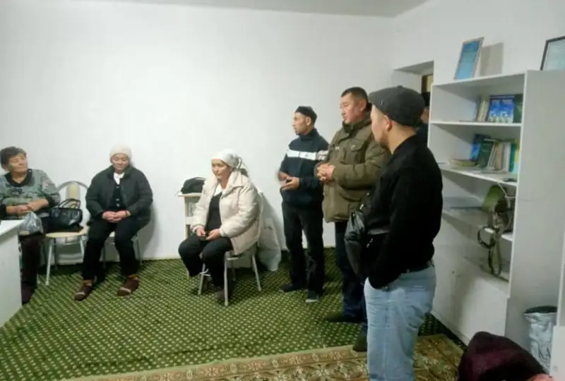 Застрявшим на трассе сорока пассажирам автобуса помогли в Урджарском районе