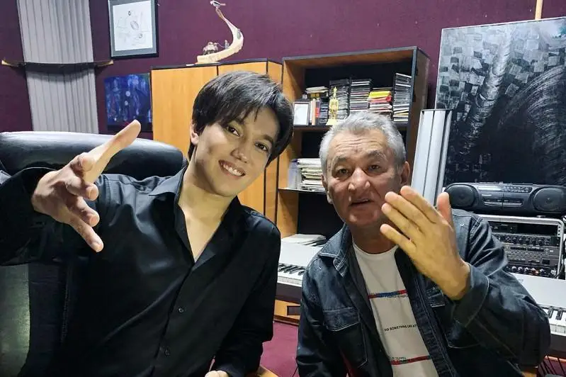 ديماش قۇدايبەرگەننىڭ قازاق تىلىندەگى العاشقى البومى جارىققا شىعادى