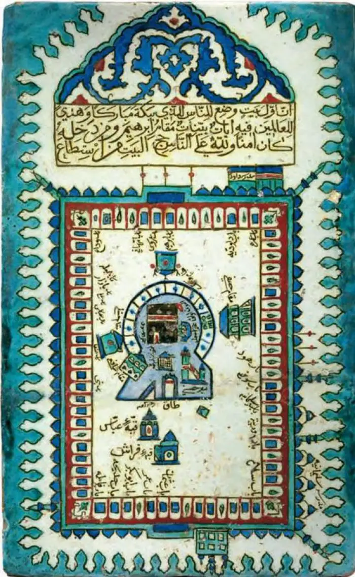 На этом изразце - Кааба, окутанная черной кисвой, в Главной мечети Мекки ( Масджид аль-Харам ). Прибл. XVII в.