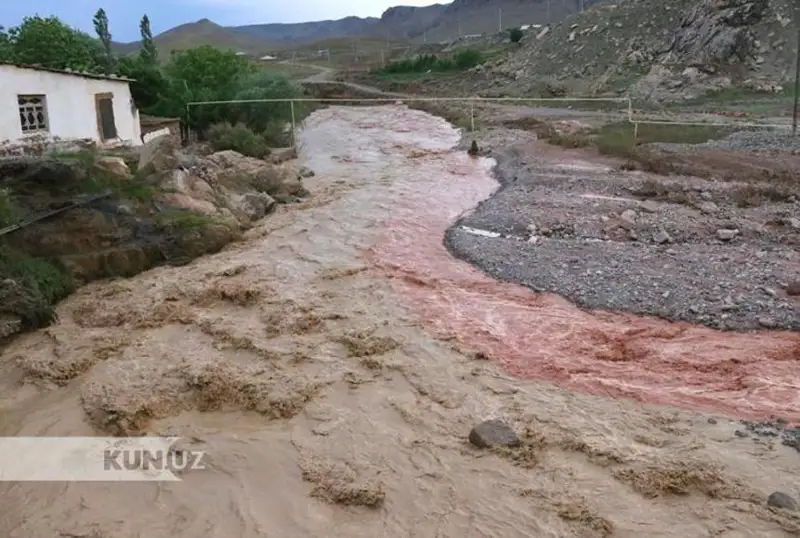 Селевым потоком унесло двух человек в Узбекистане