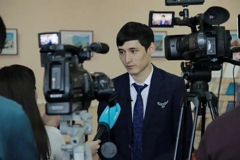 100 жаңа есім: Үржарлық қазақ ертегілерін ағылшын тіліне аударды