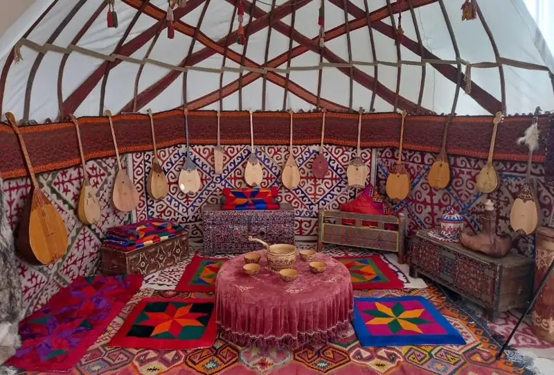 Домбры известных актюбинцев выставили в музее